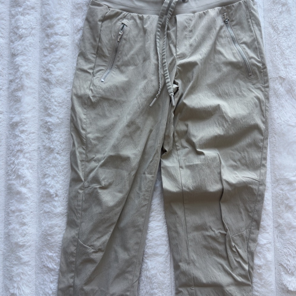 Athleta Ecru Trekkie Jogger Pants Size 2